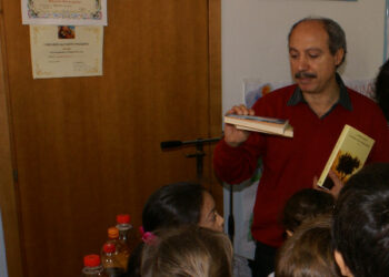 Carmine Abate, fa visita agli alunni della scuola di Carfizzi