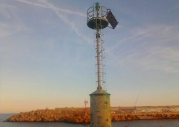 Ripristinati fanali all’ingresso del Porto