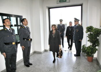 Tirone in visita al comando della Guardia di Finanza