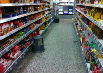 Sorpresi a rubare in un market