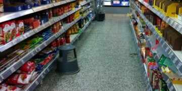 Sorpresi a rubare in un market