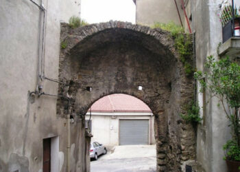 Derubata anziana in casa da tre donne con l’inganno