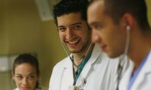 200 posti tra operatori socio sanitari, infermieri, anestesisti, pediatri e cardiologi