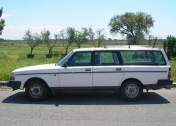 Classiche per tutti i giorni: Volvo 240 SW, una famigliare indistruttibile