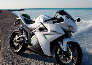 Benzina addio: le due ruote attaccano la spina