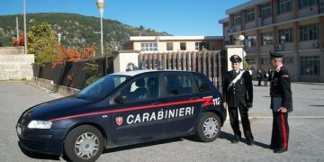 Gettano creolina nella scuola, denunciato giovane