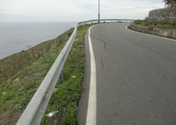 Cedimenti strutturali alla strada per Capocolonna