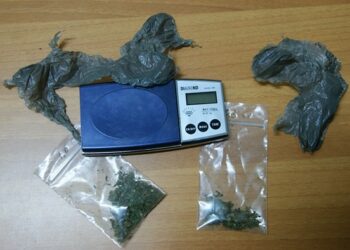 Droga, arrestato giovane per detenzione e spaccio