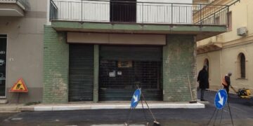 Smantellata pompa di benzina su via Roma