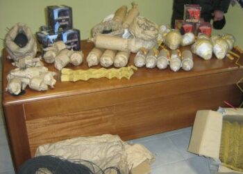 Sequestrati 700 kg di ‘botti’, due persone denunciate