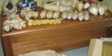 Sequestrati 700 kg di ‘botti’, due persone denunciate