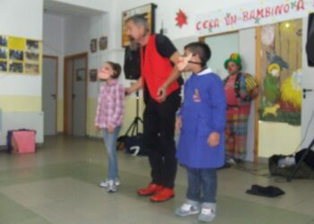 Nelle scuole primarie spettacolo comico per i piccoli alunni