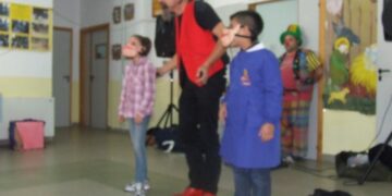 Nelle scuole primarie spettacolo comico per i piccoli alunni