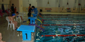 Prima gara di nuoto nella piscina di Ciro’ Marina