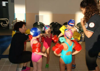 Prima gara di nuoto nella piscina di Ciro’ Marina