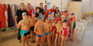 Prima gara di nuoto nella piscina di Ciro’ Marina
