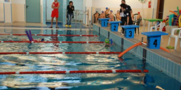 Prima gara di nuoto nella piscina di Ciro’ Marina