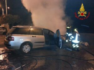 Auto in fiamme a Roccabernarda