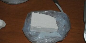 Droga nascosta nel water, in manette crotonese