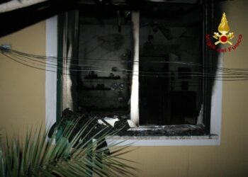 Incendio in un’abitazione a Isola Capo Rizzuto