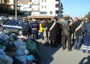 Rifiuti, magistratura indaghi su 15 anni di commissario