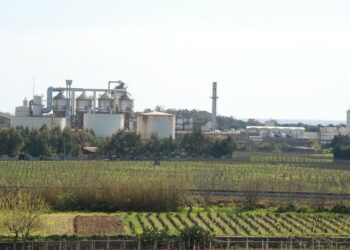 Vendita stabilimento Syndial, contatti con i texani