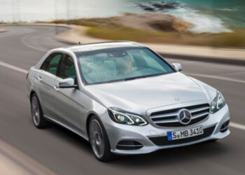 Mercedes Classe E fa il pieno di hi-tech e gira da sola in curva