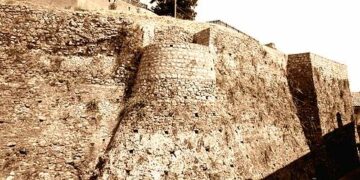 Castello di Crucoli di Interesse Storico-Artistico‎