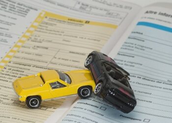 Frodi assicurative, indagate 80 persone a Crotone