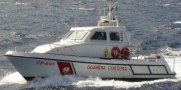 Soccorso gommone in difficolta’ a largo di Sibari