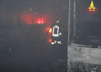 Incendiati sei autobus ditta ‘Federico’