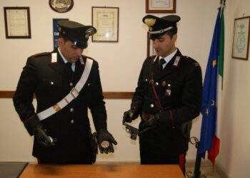 Nascondevano lanciarazzi in casa, 2 arresti