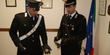 Nascondevano lanciarazzi in casa, 2 arresti