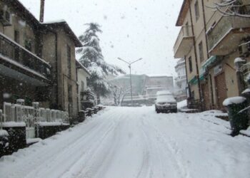 Nevicate a Saracena, martedi riaprono le scuole