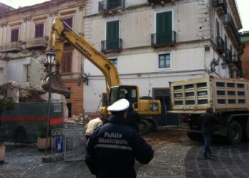 Riqualificazione corso Garibaldi, demolizione in corso a Rossano