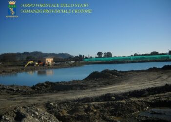 Cava abusiva e furto di inerti a Santa Severina