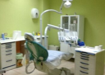 Sequestrato laboratorio odontoiatrico, denunciato falso dentista