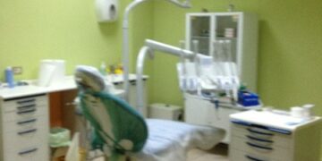 Sequestrato laboratorio odontoiatrico, denunciato falso dentista