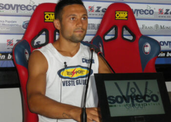 Secondo successo esterno del Crotone in casa del Livorno