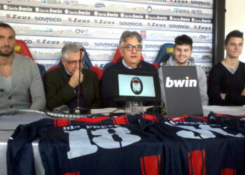 Crotone calcio, presentati i nuovi rossoblu’