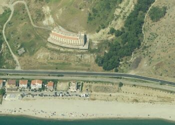 ‘Ecomostro’ a Strongoli, Bevilacqua rinviato a giudizio per falsa perizia