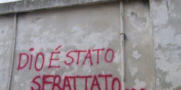 Chiesa di santa Veneranda: uno dei muri esterni imbrattati con una scritta