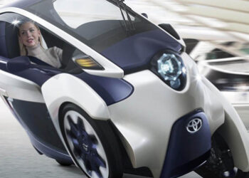 Toyota con I-road sfida la Renault Twizy