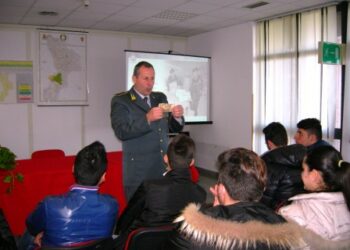 Alberghiero Vibo in visita alla caserma delle Fiamme Gialle