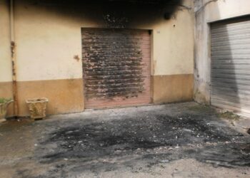 Intimidazioni, in fiamme auto del Comune Castrovillari