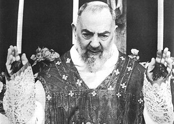 Ferite a forme di croce sul petto