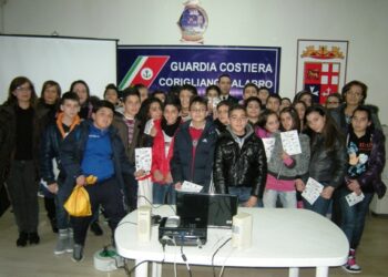 Studenti a lezione di mare sicuro dalla Guardia Costiera