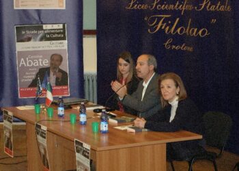 Carmine Abate ha incontrato gli studenti del ‘Filolao’