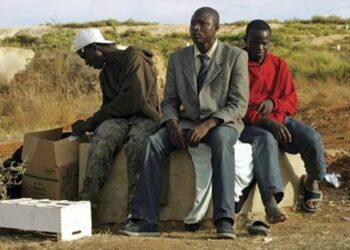 Ragazzo ivoriano in fiamme, si spengono i riflettori