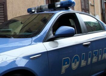 Tenta di accoltellare la moglie, arrestato 44enne crotonese